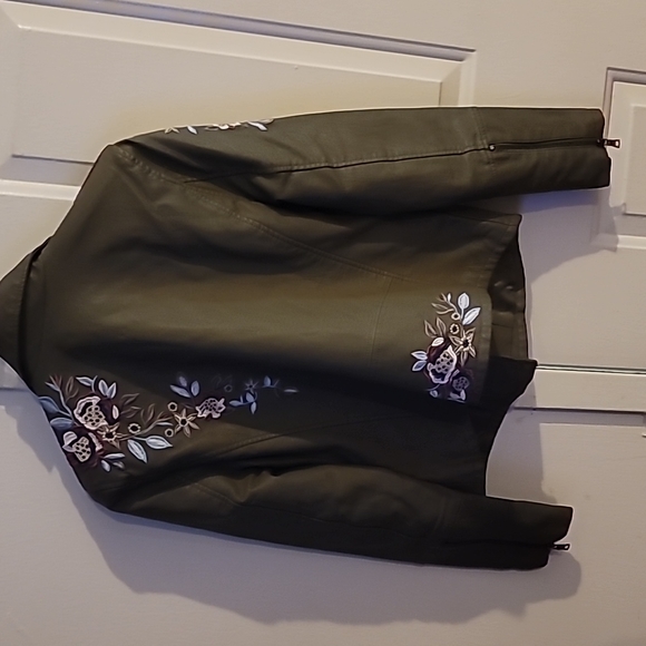 Coat - Picture 3 of 4